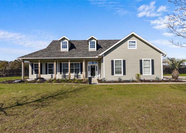 Country-style home with large porch in Newberry, Florida